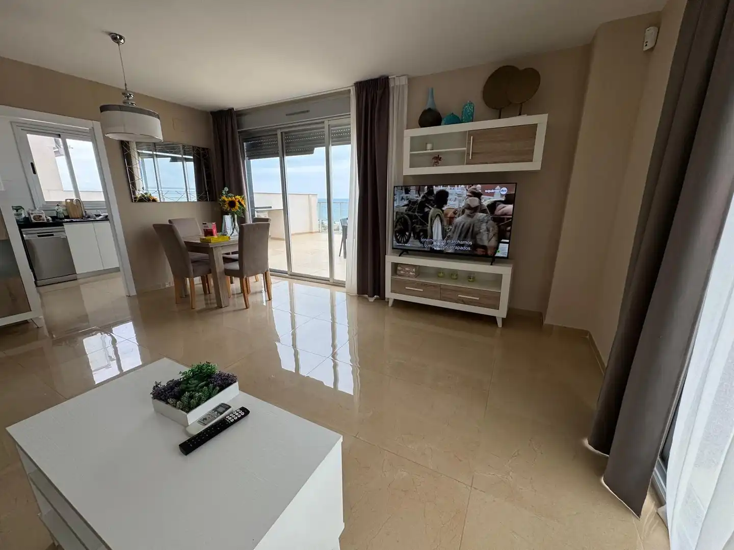 Apartament amb terrassa en venda a Calle Edificio Ciudad Jardín, imagen 2