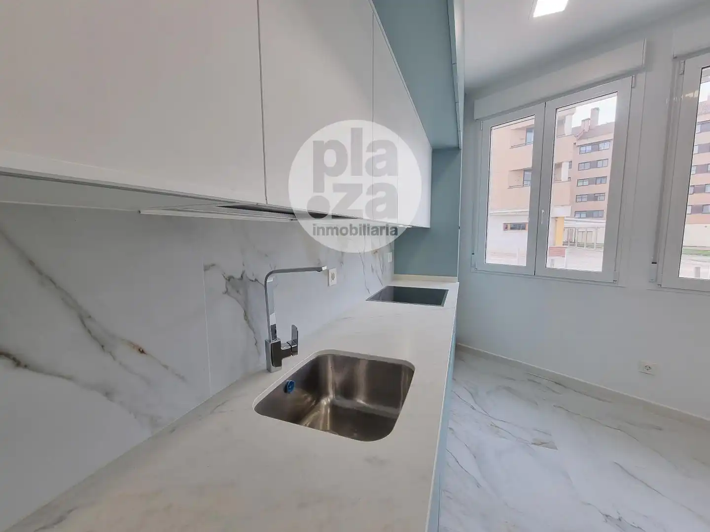 Cocina de Piso en venta en Burgos con Calefacción