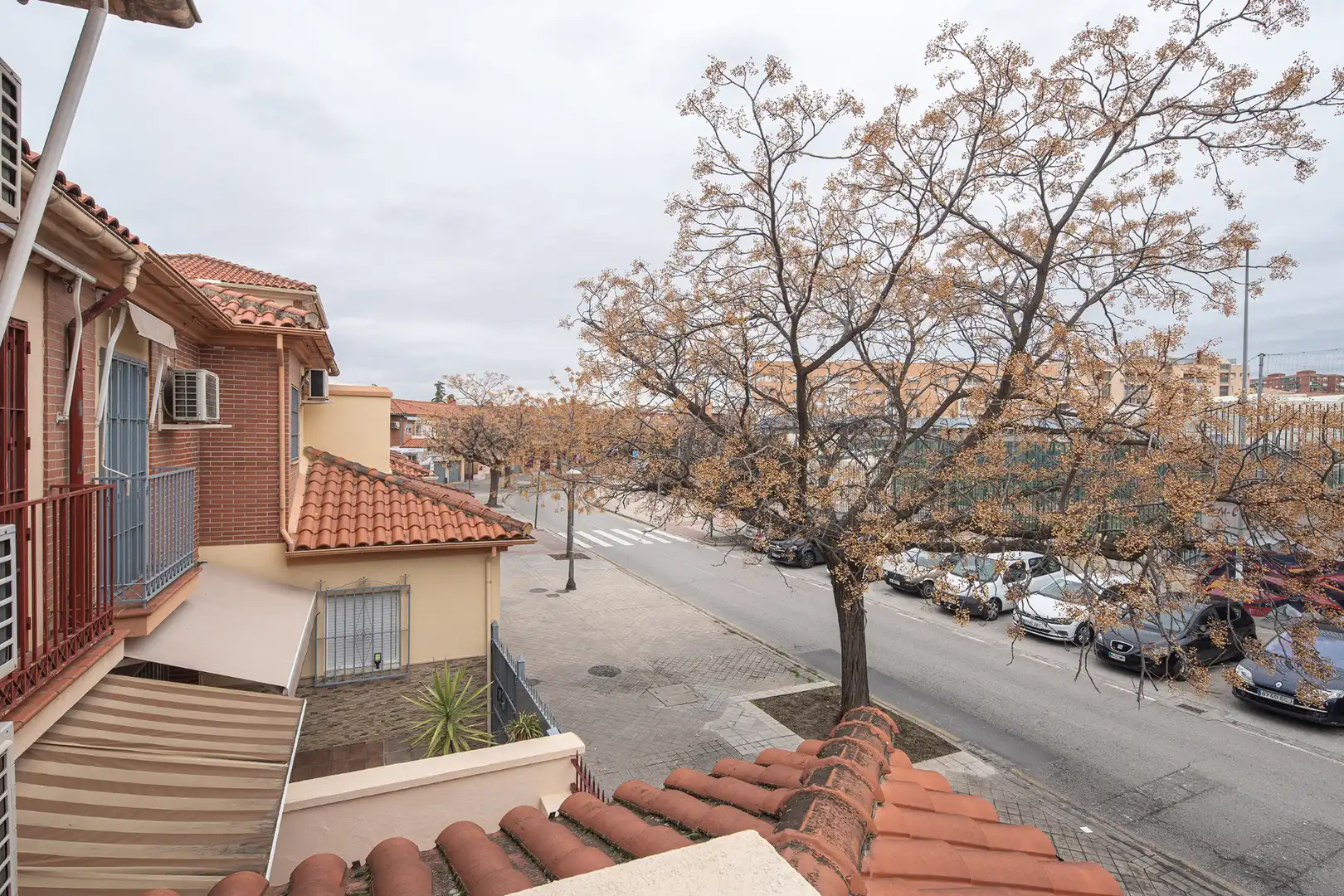 Casa adosada en venta en Angustias - Chana - Encina