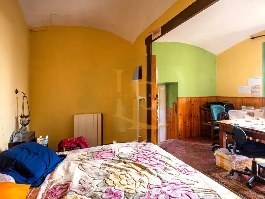 Dormitori de Finca rústica en venda en Rubí amb Calefacció, Jardí privat i Parquet