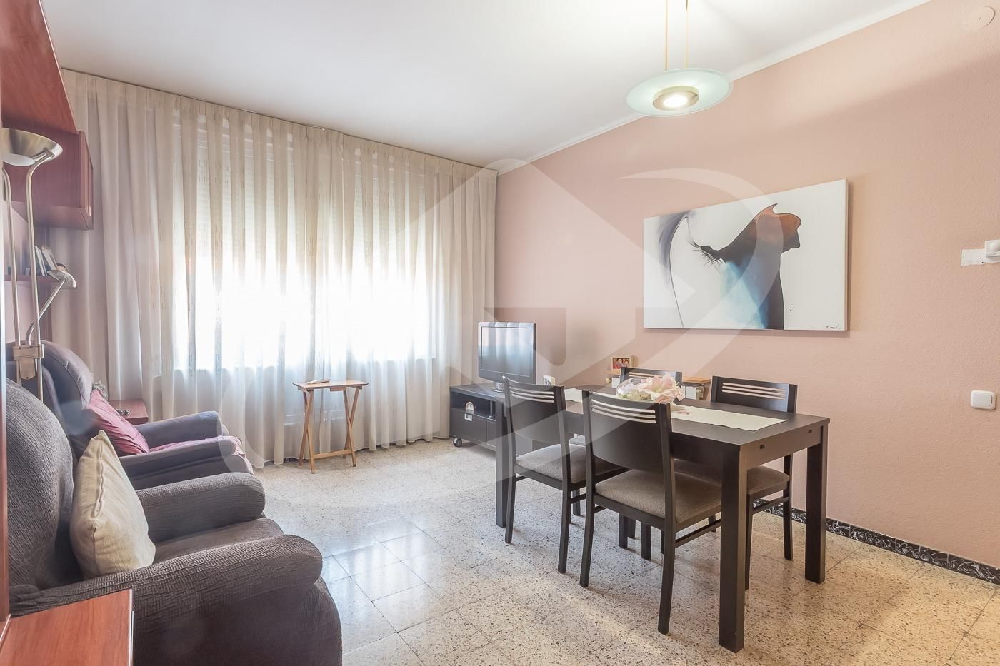 Sala d'estar de Pis en venda en Sabadell amb Calefacció i Alarma