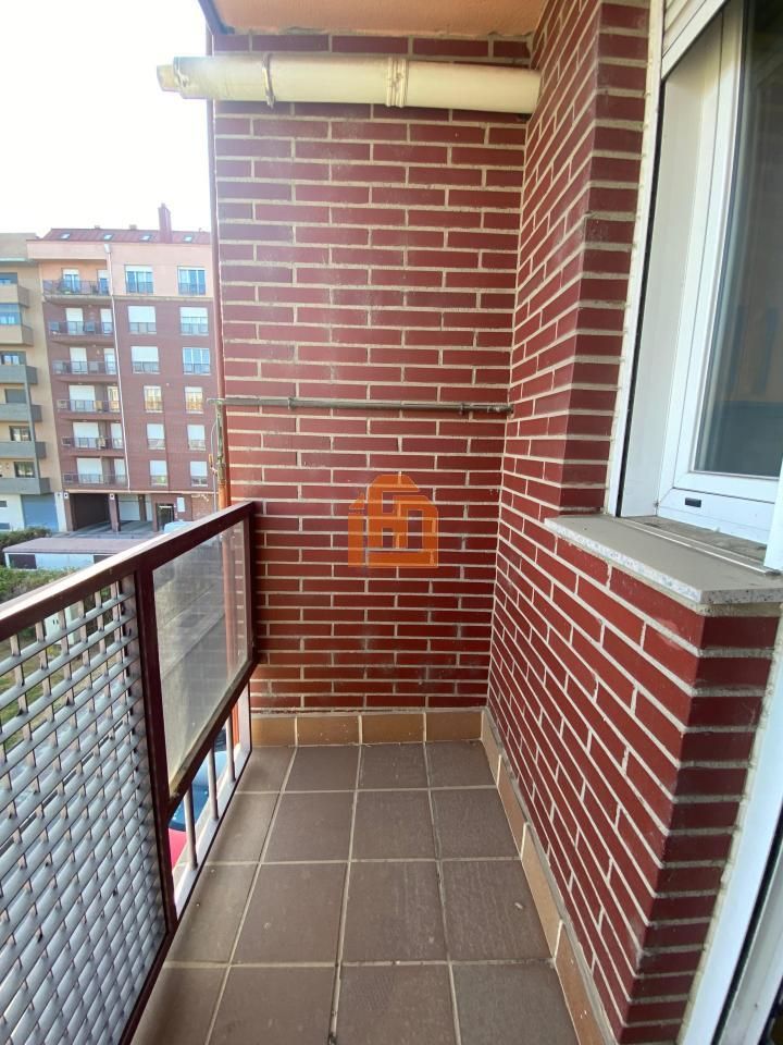 Terrassa de Pis en venda en León Capital  amb Calefacció, Parquet i Terrassa