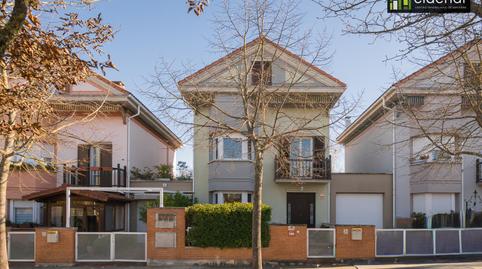 Foto 2 de Casa o xalet en venda a Mutilva - Avenida Pamplona, Aranguren, Navarra