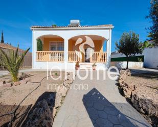 Vista exterior de Casa o xalet en venda en Olocau amb Aire condicionat, Terrassa i Piscina