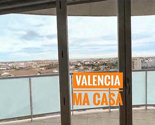 Exterior view of Flat to rent in  Valencia Capital  with Air Conditioner, Heating and Terrace