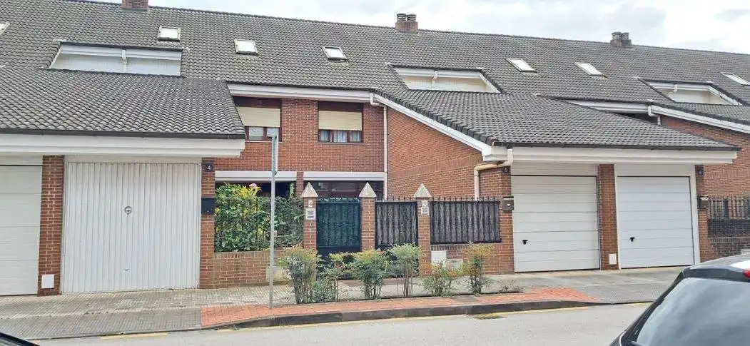 Casa en venda a Calle Ria De Solia 9