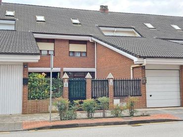 House for sale in Calle Ria De Solia 9