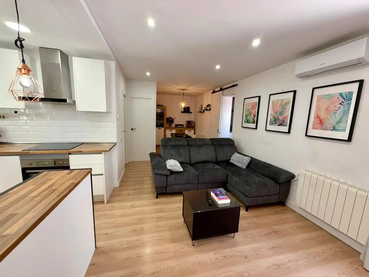 Living room of Attic for sale in Barcelona  with Air Conditioner, Heating and Parquet flooring