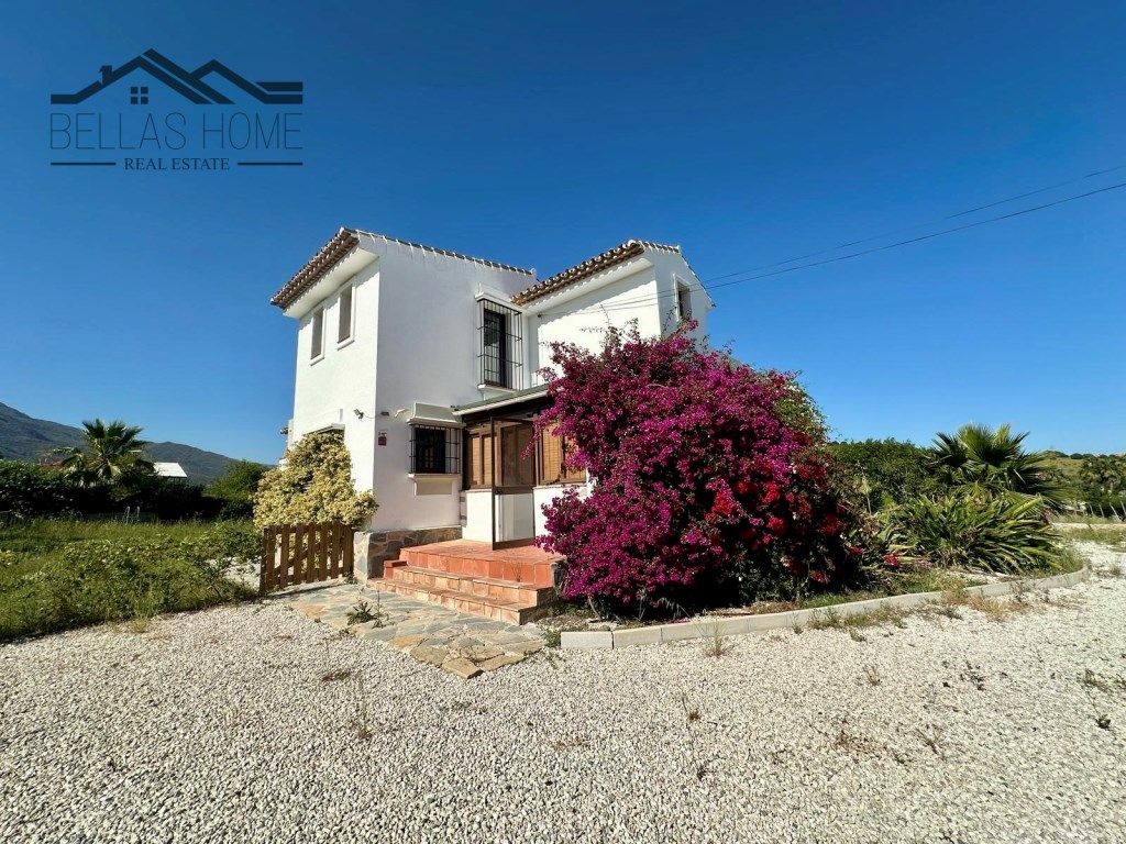 Exterior view of Country house for sale in Estepona  with Terrace, Storage room and Furnished