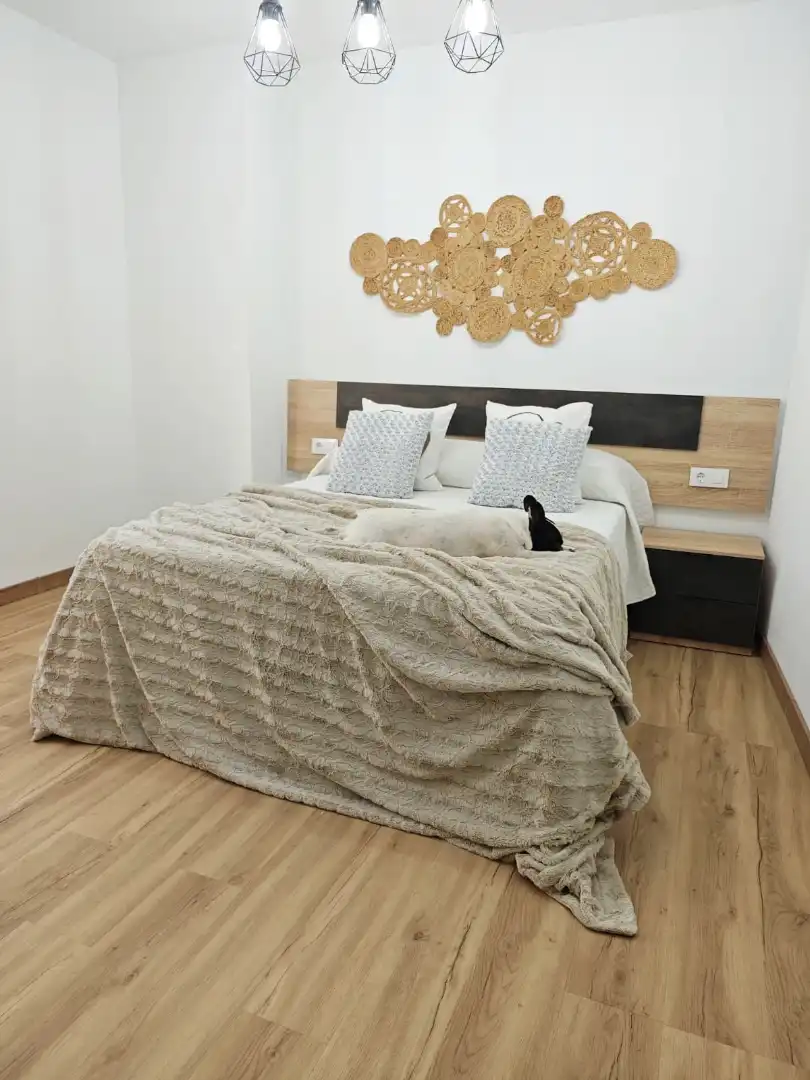 Dormitori de Casa adosada en venda en Hinojosa del Duque amb Aire condicionat, Parquet i Moblat