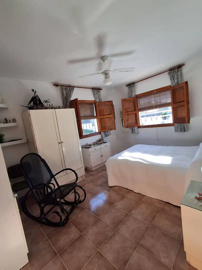 Schlafzimmer von Haus oder Chalet zum Verkauf in Loja mit Heizung, Privatgarten und Terrasse