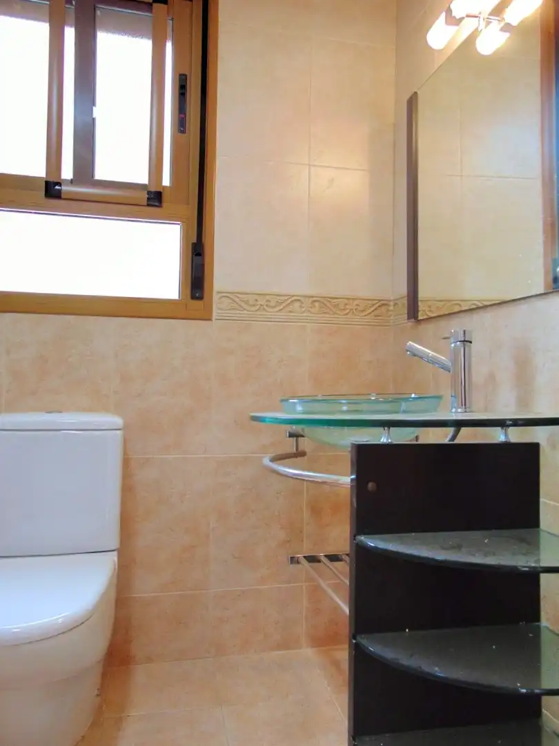 Baño de Casa adosada en venta en San Pedro del Pinatar con Terraza, Balcón y Alarma