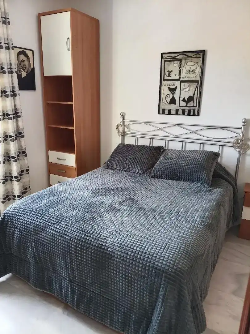 Dormitori de Casa adosada en venda en La Rinconada amb Aire condicionat i Balcó