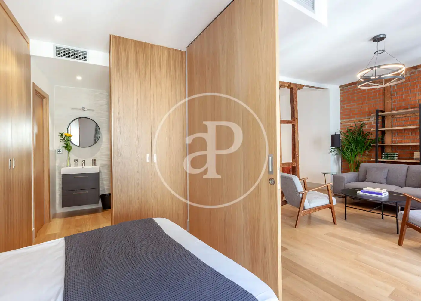 Flat for rent in Calle de Sta. María, Cortes - Huertas