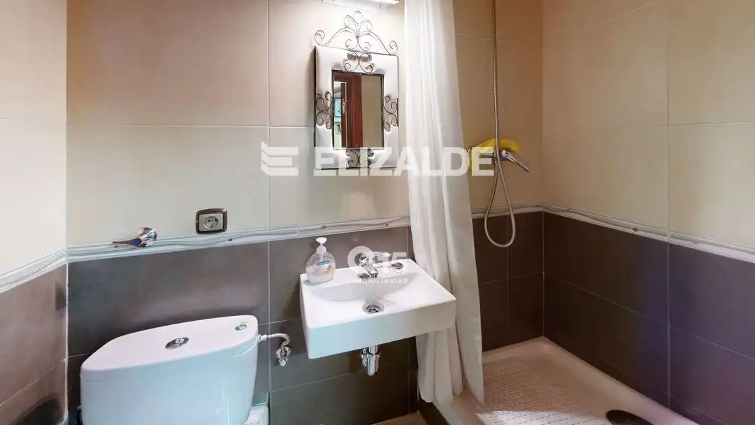 Baño de Piso en venta en Donostia - San Sebastián  con Calefacción, Jardín privado y Terraza