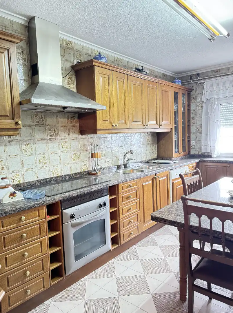 Cuina de Casa o xalet en venda en Castrillón amb Calefacció, Jardí privat i Parquet