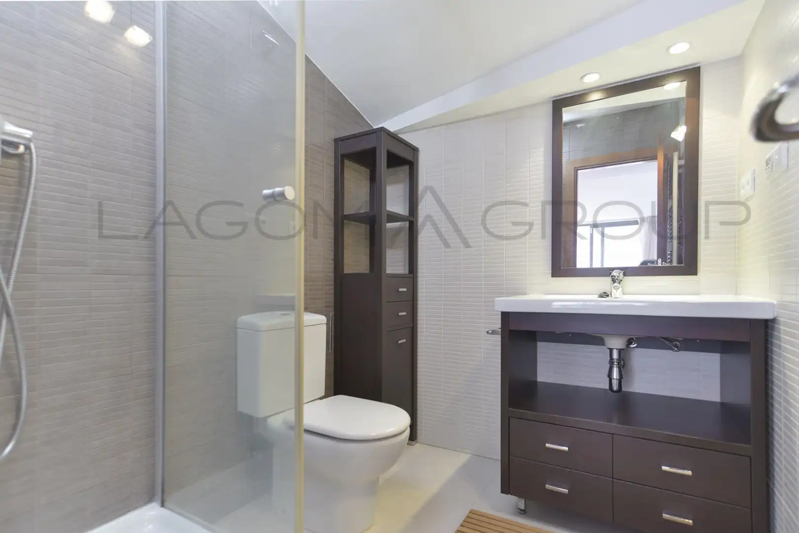 Bathroom of Duplexes for sale in Sabadell  with Air Conditioner, Heating and Parquet flooring