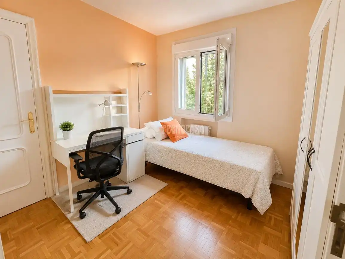 Habitación de Piso en venta en Madrid con Calefacción, Terraza y Trastero