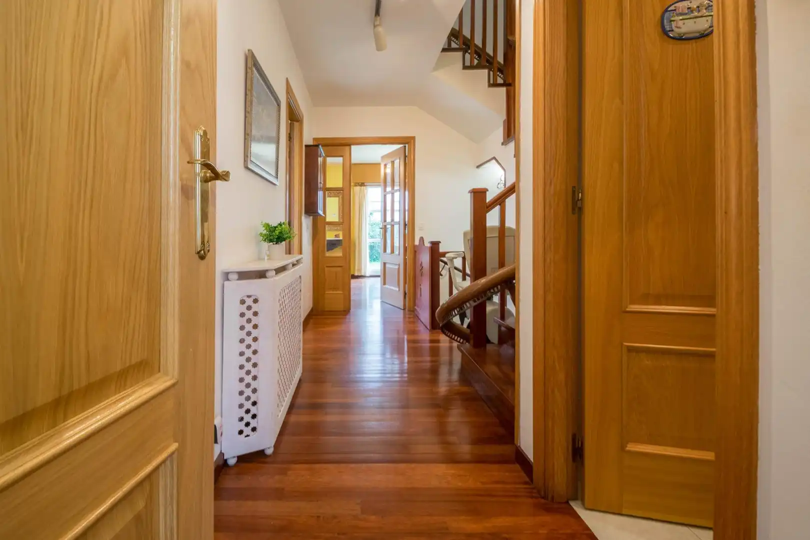 Casa adosada en venta en Oleiros con Calefacción, Jardín privado y Parquet