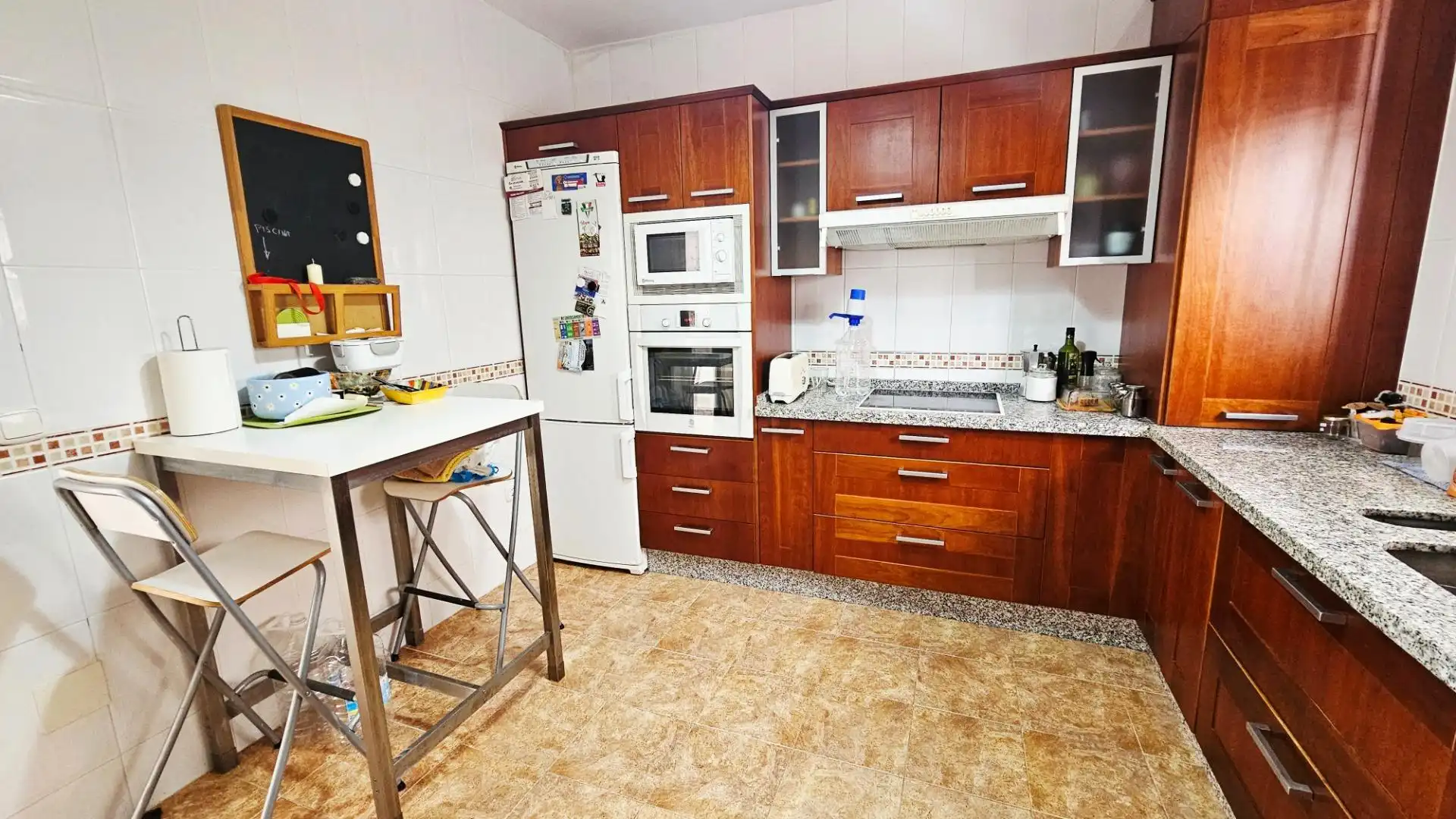 Cuina de Casa adosada en venda en Benalmádena amb Aire condicionat, Jardí privat i Terrassa