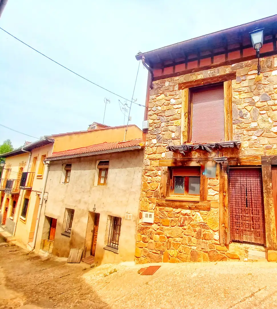 Casa adosada en venta en Calle Olmo, 8, Ayllón