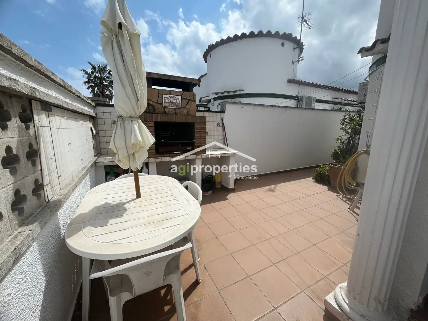 Vista exterior de Casa o xalet en venda en Empuriabrava amb Aire condicionat i Terrassa