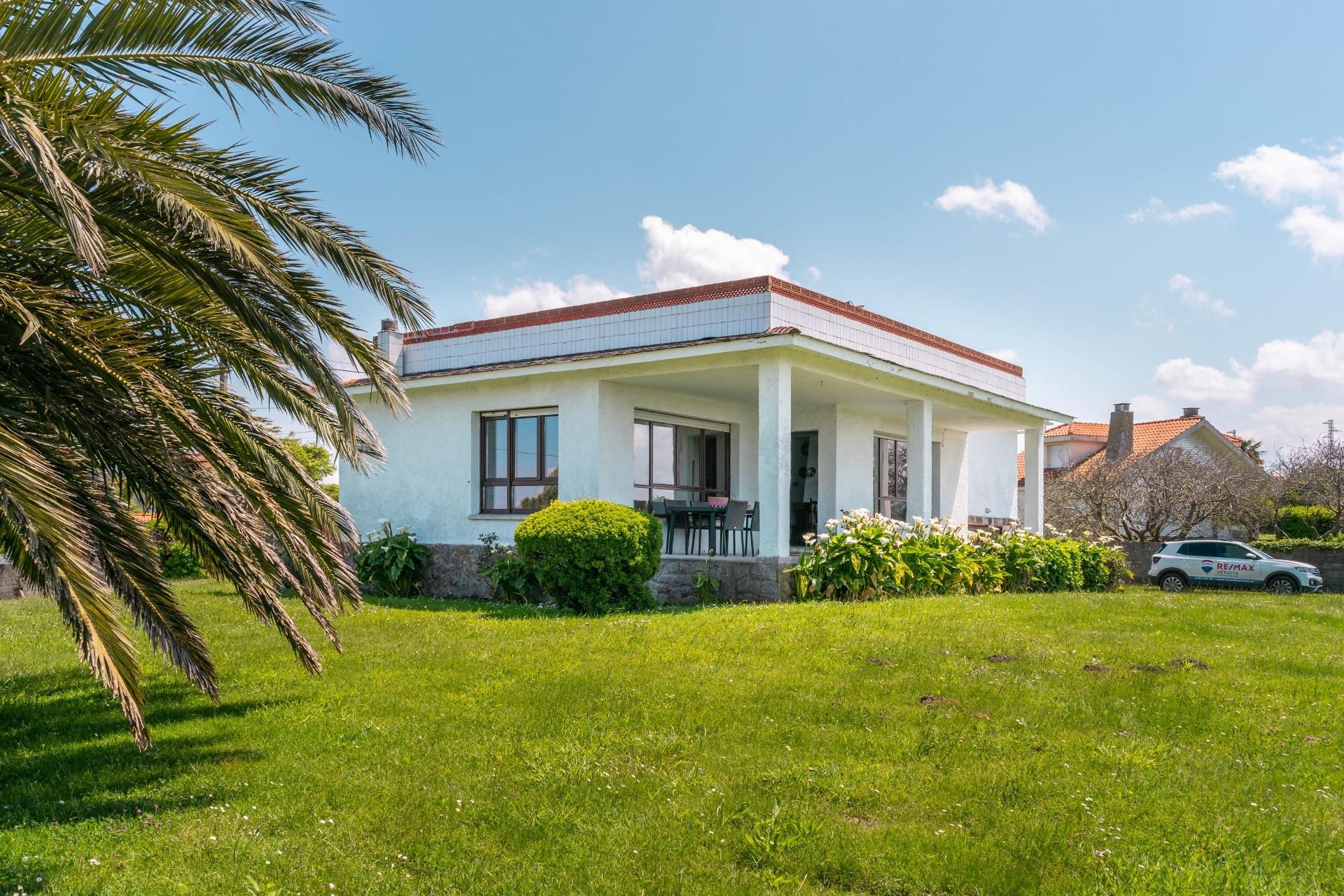 Vista exterior de Casa o xalet en venda en Villaviciosa amb Jardí privat