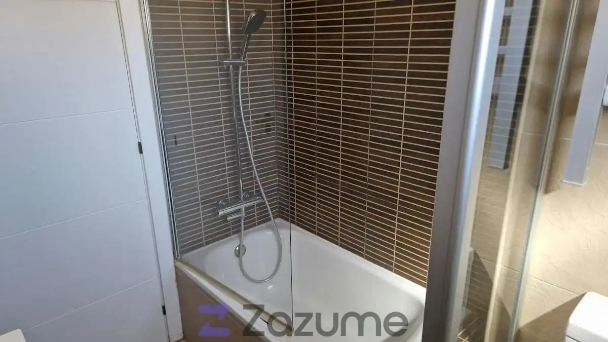 Baño de Piso de alquiler en Terrassa con Aire acondicionado, Calefacción y Horno