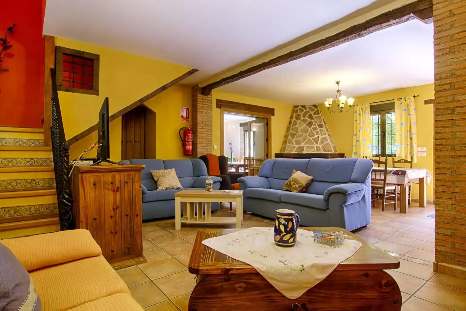 Sala d'estar de Casa o xalet en venda en Candeleda amb Aire condicionat, Calefacció i Jardí privat