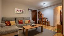 Sala d'estar de Pis en venda en Gijón  amb Calefacció, Parquet i Moblat