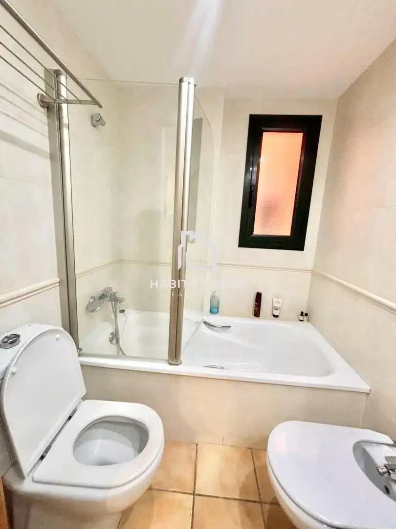 Badezimmer von Wohnung zum Verkauf in Begur mit Heizung, Terrasse und Abstellraum