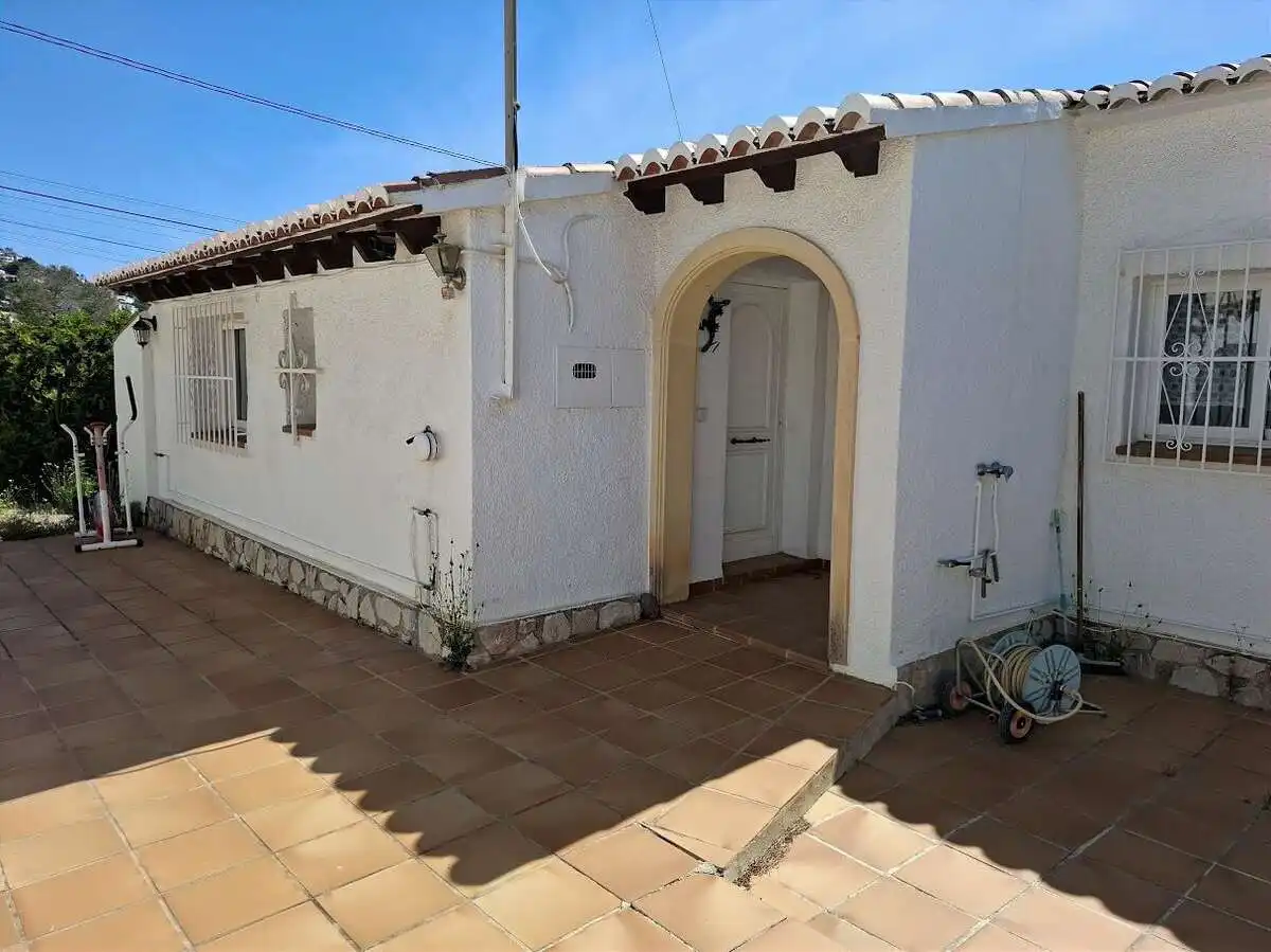 Vista exterior de Casa o xalet en venda en Benissa amb Calefacció, Jardí privat i Terrassa