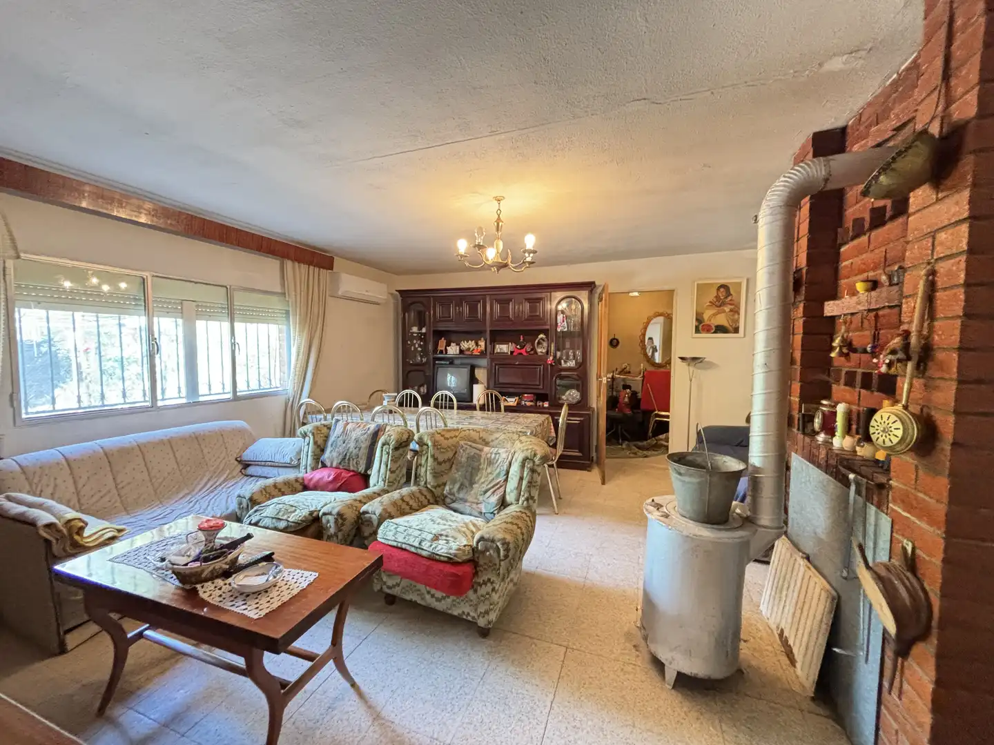 Sala de estar de Finca rústica en venta en Villa del Prado con Aire acondicionado, Calefacción y Amueblado