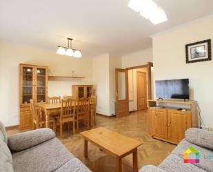 Living room of Flat to rent in  Toledo Capital  with Air Conditioner, Furnished and Community pool