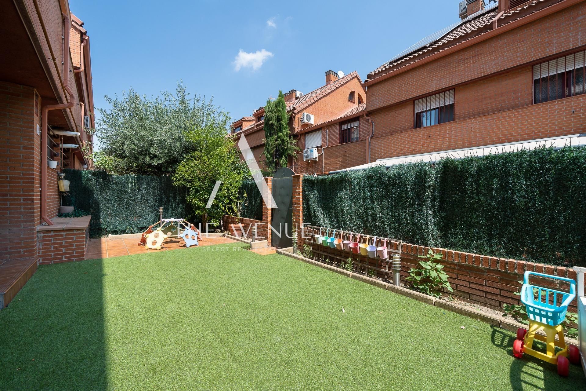 Jardí de Casa adosada en venda en Boadilla del Monte