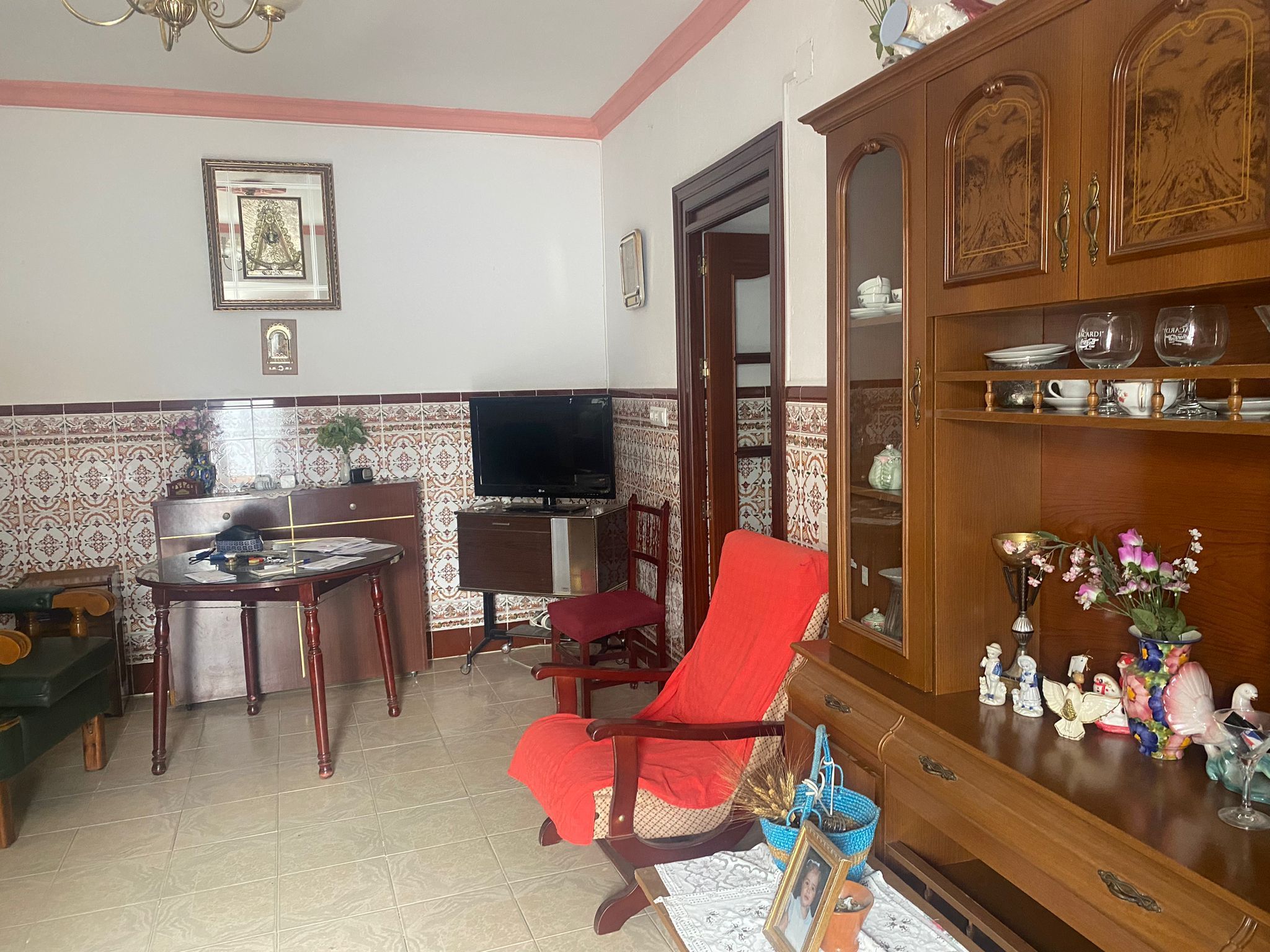 Sala d'estar de Casa o xalet en venda en Gerena amb Aire condicionat, Terrassa i Traster
