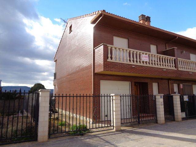 Casa adosada en Venta en Uruñuela