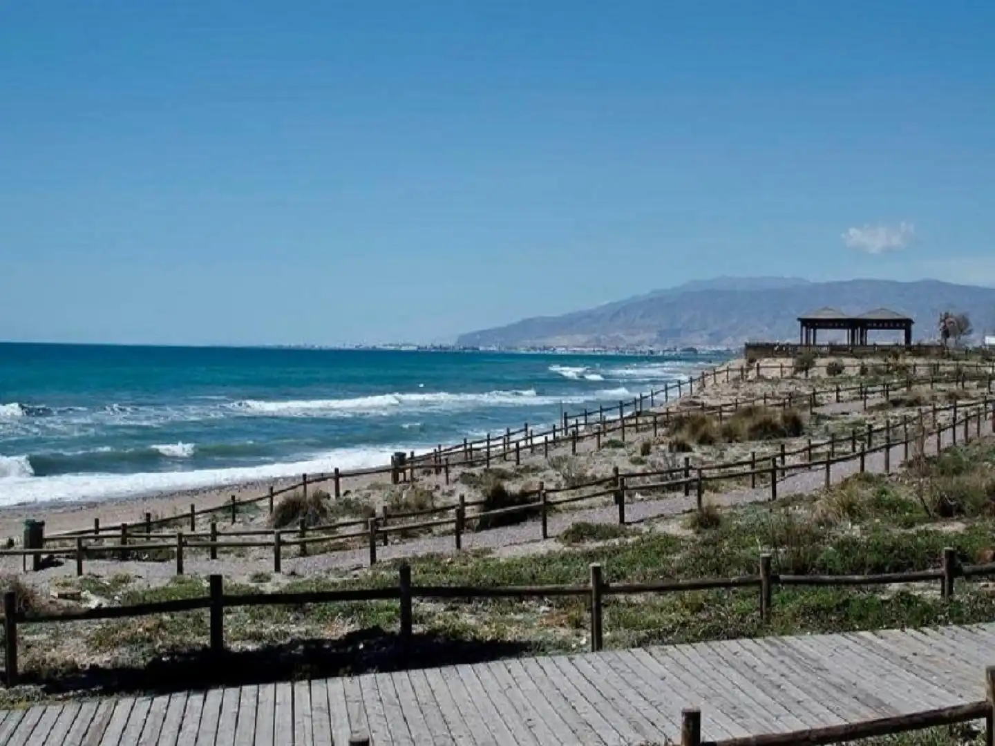 Vista exterior de Piso en venta en Almería con Trastero y Piscina comunitaria