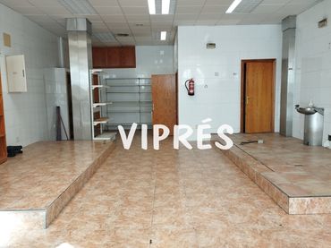 Local commercial à vendre à Sur