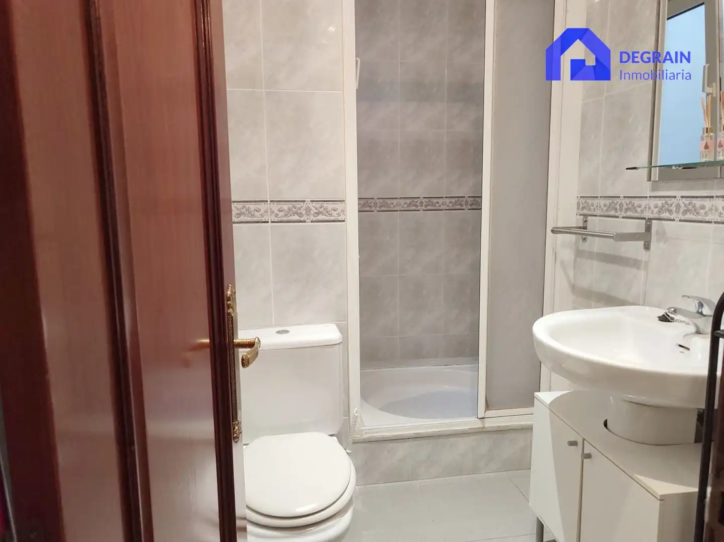 Bathroom of Flat for rent in Oviedo   with Heating and Furnished