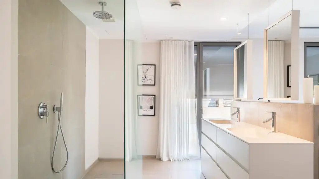 Badezimmer von Dachboden zum Verkauf in  Palma de Mallorca mit Klimaanlage, Heizung und Terrasse