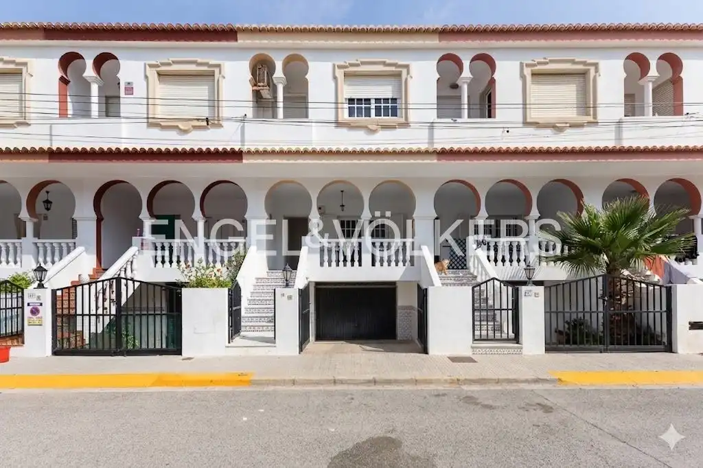 Vista exterior de Casa o xalet en venda en Sueca amb Aire condicionat, Calefacció i Jardí privat
