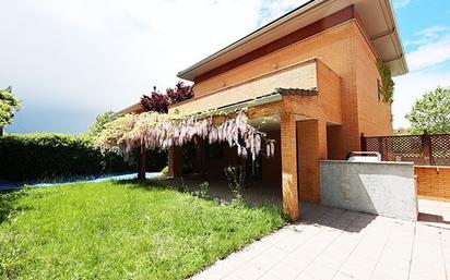 Vista exterior de Casa o xalet en venda en Paracuellos de Jarama amb Calefacció, Jardí privat i Terrassa