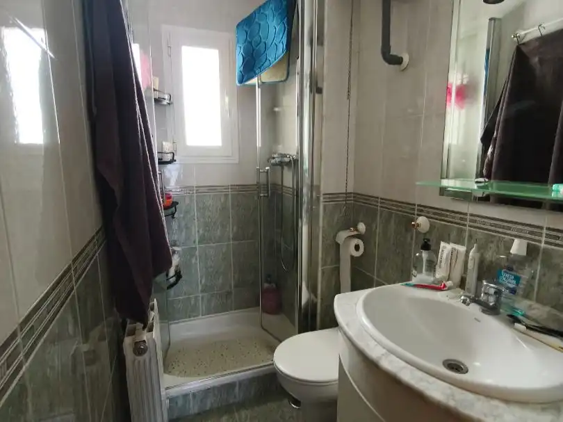 Badezimmer von Wohnung zum Verkauf in  Madrid Capital mit Klimaanlage, Terrasse und Balkon
