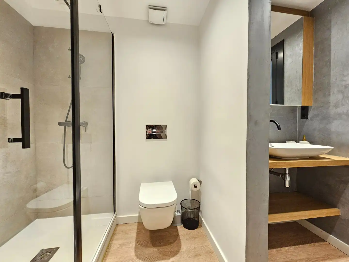 Bathroom of Flat for rent in Barcelona  with Air Conditioner and Furnished