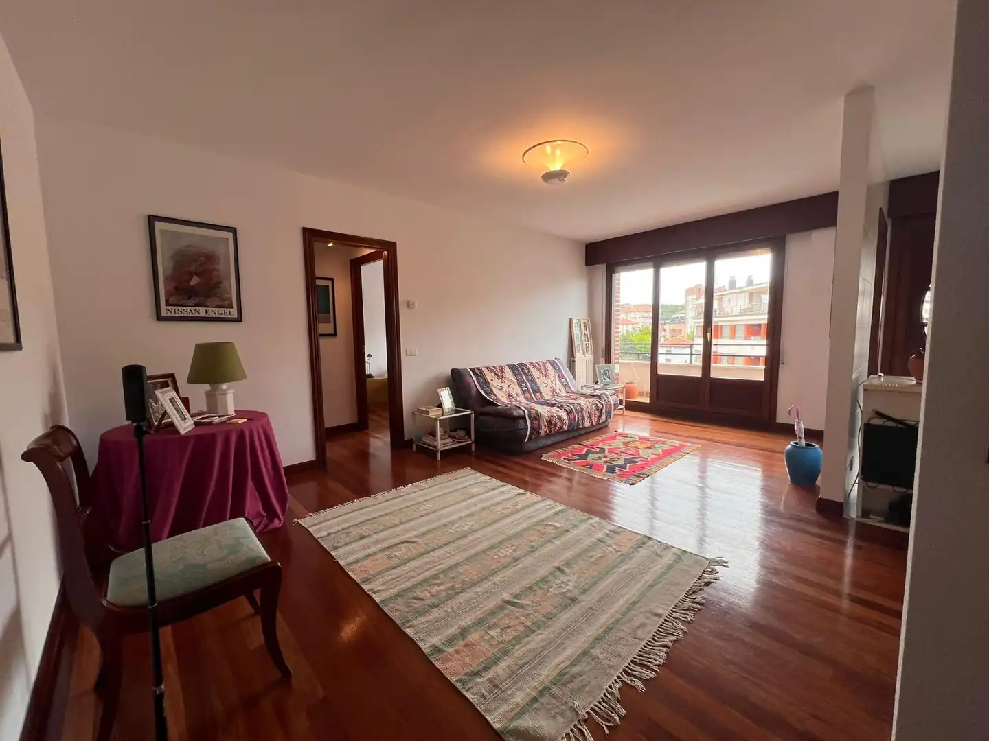 Sala de estar de Piso en venta en Castro-Urdiales con Calefacción, Terraza y Piscina comunitaria