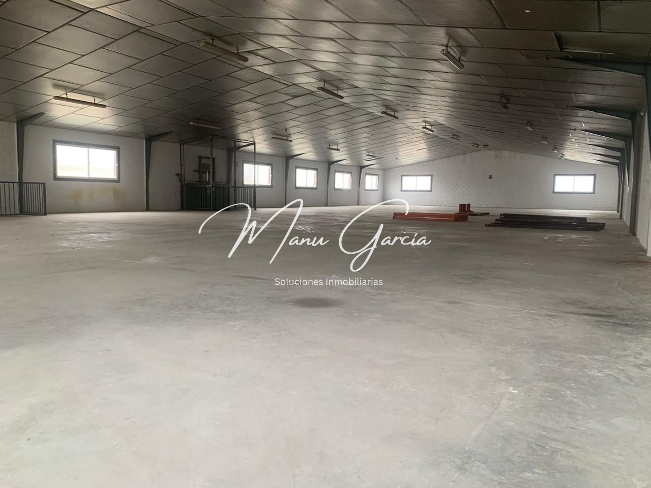 Industrial buildings to rent in Poleares