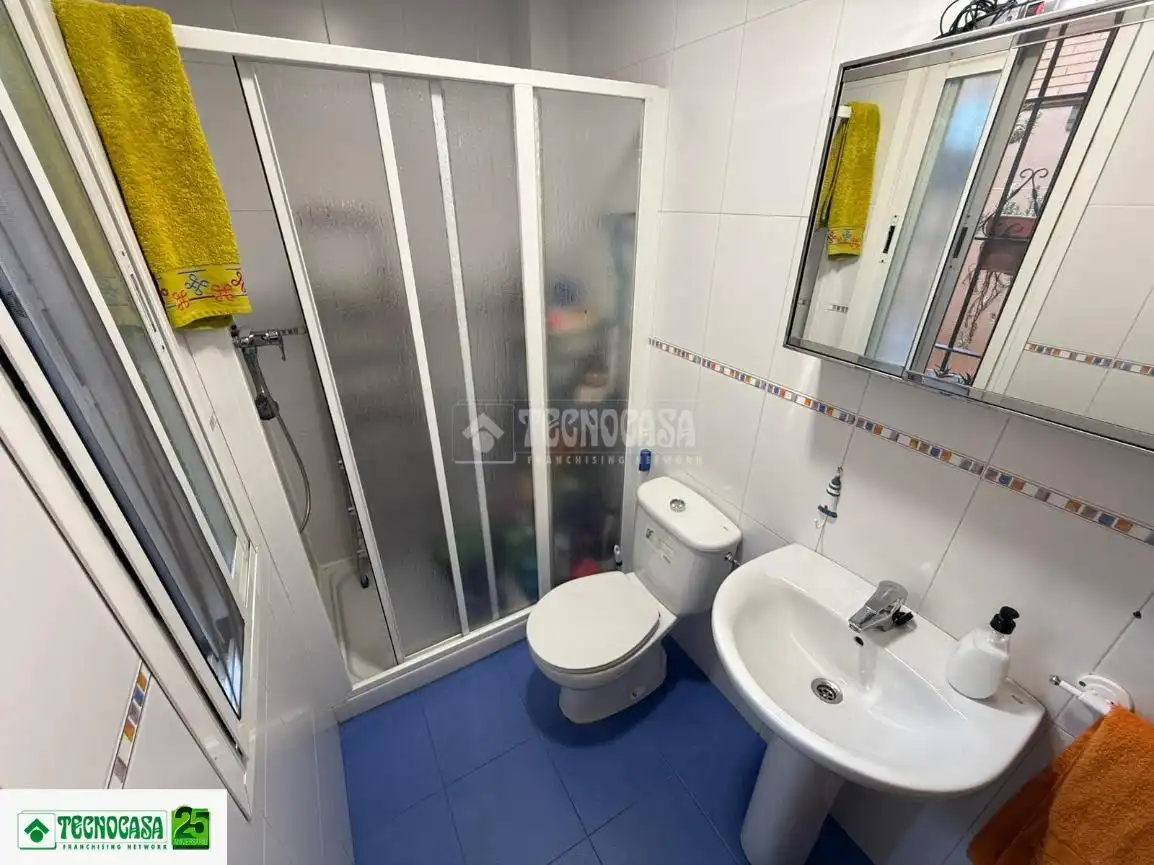 Bathroom of Flat for sale in Ciudad Real  with Air Conditioner and Heating
