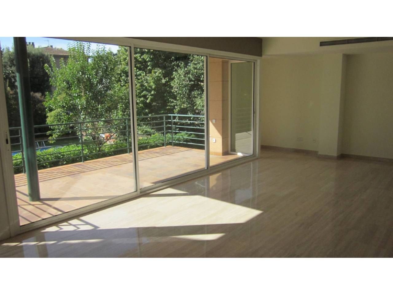 Living room of Flat to rent in Sant Cugat del Vallès  with Air Conditioner, Heating and Terrace