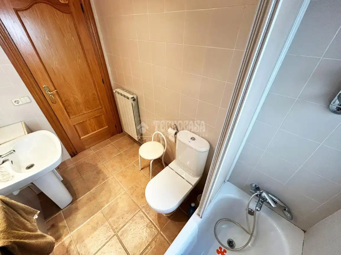 Baño de Casa o chalet en venta en Osera de Ebro con Calefacción y Jardín privado